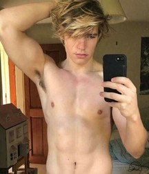 Mostly abs, nipples, and belly buttons..... 5a0e031c5ec89.jpg