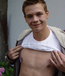 sexy hottie at home 5978d44cf4001.jpg