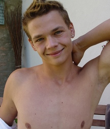 sexy hottie at home 5978d4585e9b8.jpg