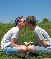 Kissing Boys 59c1d7fb76b86.jpg