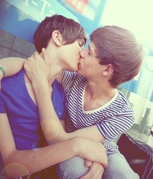 Kissing Boys 59c1d80abe683.jpg