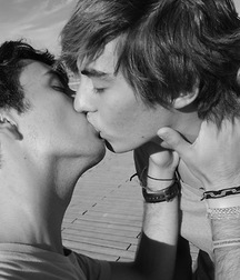 Kissing Boys 59c1d848ea974.jpg