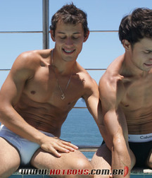 Twins 2 59c331919d07e.jpg