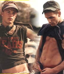 Abercrombie Boys 1 59d9a5d6273a8.jpg