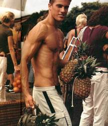 Abercrombie Boys 1 59d9a5f9b8f0f.jpg