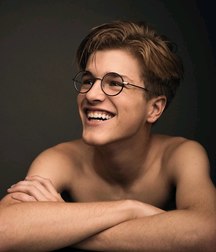sexy boys 5a5cf39be79c7.jpg