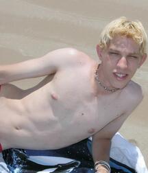 Aussie Levi Public Beach wank boys porn 61a1887867501.jpeg