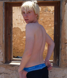 Blond Aussie Twink Jess 61d117074019b.jpg