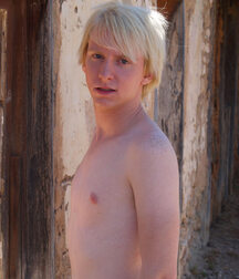 Blond Aussie Twink Jess 61d11716928ac.jpg