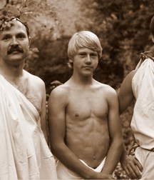BOYHOOD IN ANCIENT ROME (A VISUAL GRAPHIC ROMAN) - IN SEPIA 598e446a25664.jpg