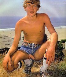 NUDITY EMPOWERS 59a28e24d0435.jpg