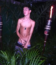 This coks makes mi hot 59f8bcf41e98b.jpg