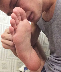 I love feet 5a0ab5eef185d.jpg