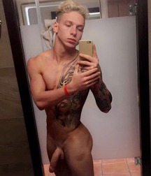 More beautiful cocks 5a5e4788250c1.jpg