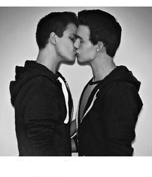 HE LOVES ME 5 598fa6c72101d.jpg
