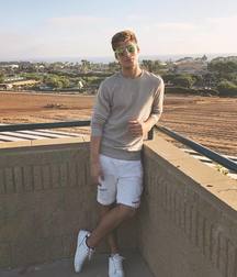 Lads In Shorts 1 59f107c6d1b16.jpg