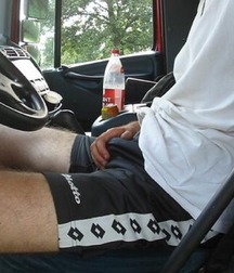 Lads In Shorts 1 59f108c594ebf.jpg