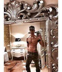 Beautiful sexy guys 1 599dacbfc0f86.jpg