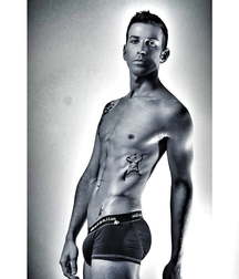 Beautiful sexy guys 1 599dacee5a8e6.jpg