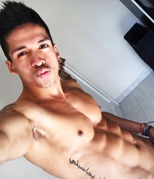 Beautiful sexy guys 2 599dd60558d60.jpg