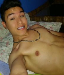 Colombian model Roberts  599ef363d483f.jpg