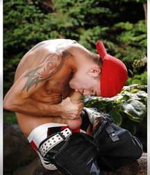 Men self suck 59a66a58aa7c3.jpg