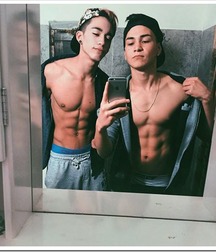 Selfie boys 003 59b02c4c5d0e6.jpg
