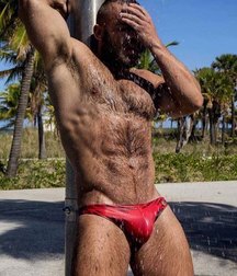 Aussie Speedo Guy 59b57cb6bb441.jpg
