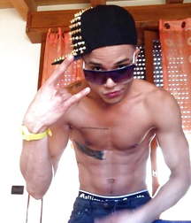 Chico Latino Sexy  59be5d80beacf.jpg