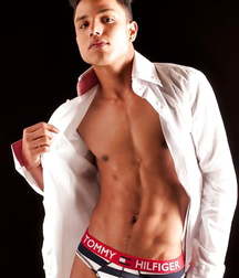 Chico Latino Sexy  59be5da1246dd.jpg