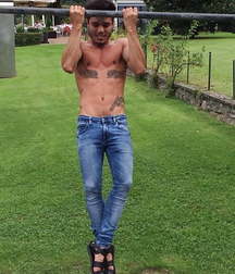 Chico Latino Sexy  59be5db8ae3ac.jpg