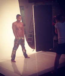 Chico Latino Sexy  59be5dddae621.jpg