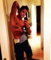 Chico Latino Sexy  59be5dfbccf43.jpg