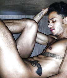 Chico Latino Sexy  59be5e3237796.jpg