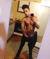 Chico Latino Sexy  59be5e4f0d46c.jpg