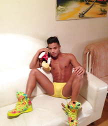 Chico Latino Sexy  59be5e702e57e.jpg