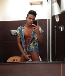 Chico Latino Sexy  59be5e74e31d1.jpg