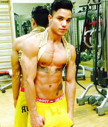 Chico Latino Sexy  59be5e8d3b978.jpg