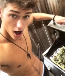 Selfie boys 007 59bfee5b61a10.png