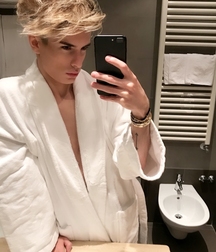 Selfie boys 010 59c0f7b8063c9.jpg