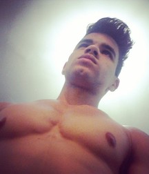 Ric sexy body  5a0475cf4a95f.jpg