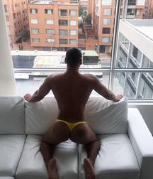 Huge Butt  5a0c7b93b0a2f.jpg