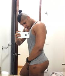 Huge Butt  5a0c7bd4c7bda.jpg