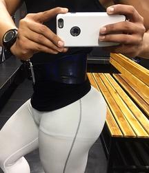 Huge Butt  5a0c7bda7dd3b.jpg