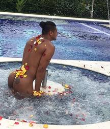 Huge Butt  5a0c7bf5bceec.jpg