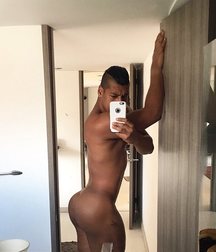 Huge Butt  5a0c7c150db9c.jpg
