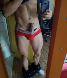 Cute muscle guy 5a99474339631.jpg