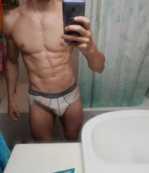 Cute muscle guy 5a9947522122a.jpg