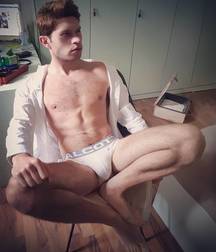 Sexy red boy 5aa7b99b7a528.jpg