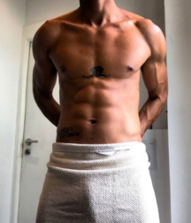 YOUNG SEXY GUY  5b12e946a7075.png